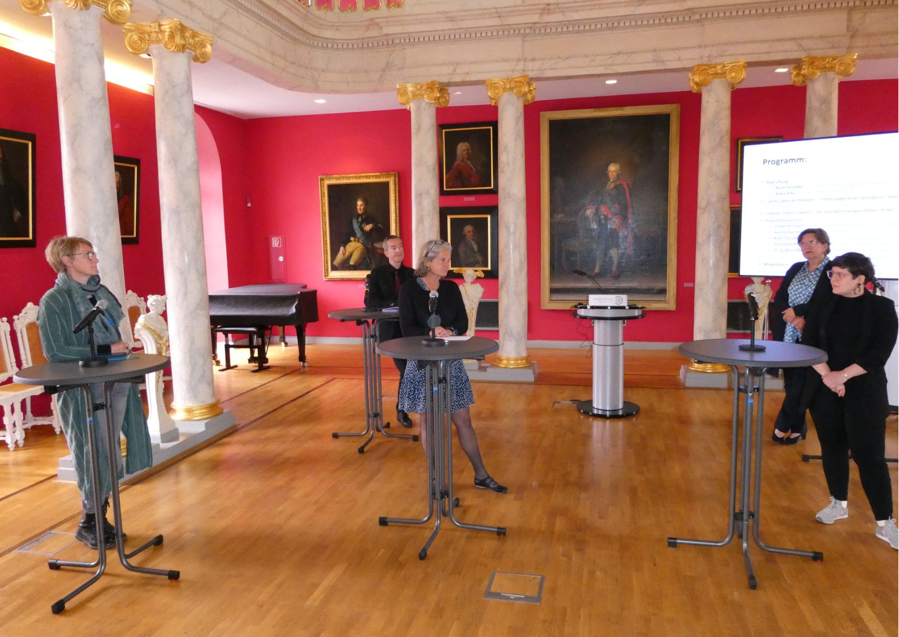 Podiumsdiskusssion in der Aula Greifswald